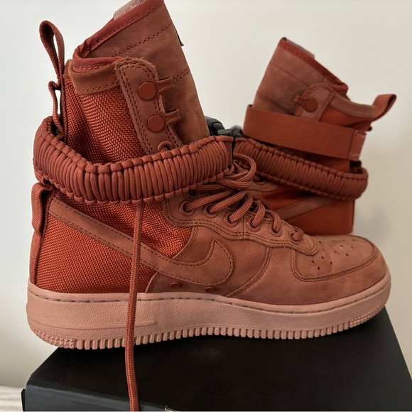 Nike SF Air Force 1 High Dusty Peach Mens Sneakers Sporty Shoes  US Size 8 - Picture 2 of 5